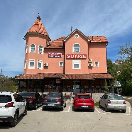 Motel Restoran Sunce Sremska Kamenica ภายนอก รูปภาพ