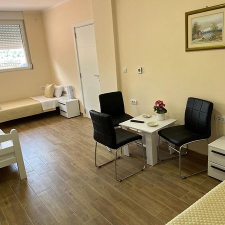 Motel Restoran Sunce Sremska Kamenica ภายนอก รูปภาพ