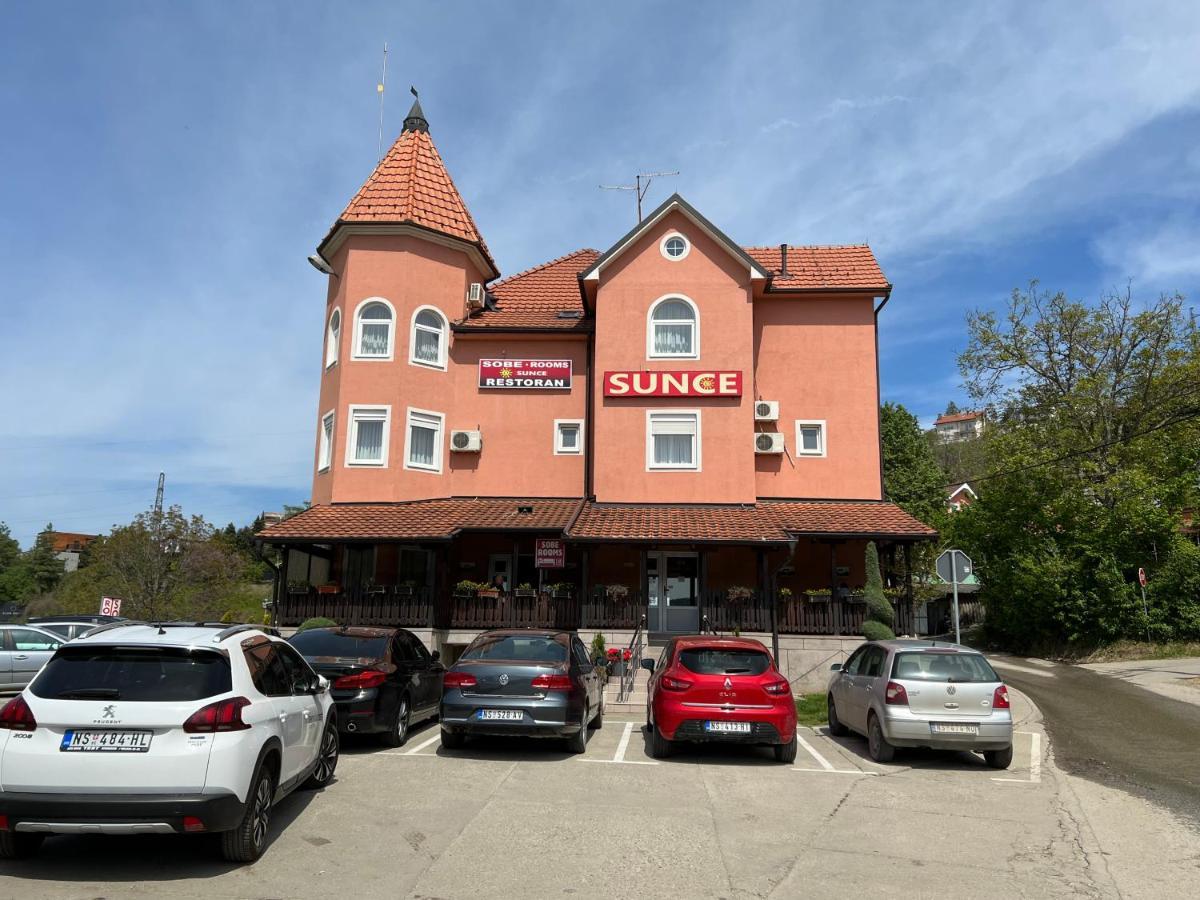 Motel Restoran Sunce Sremska Kamenica ภายนอก รูปภาพ