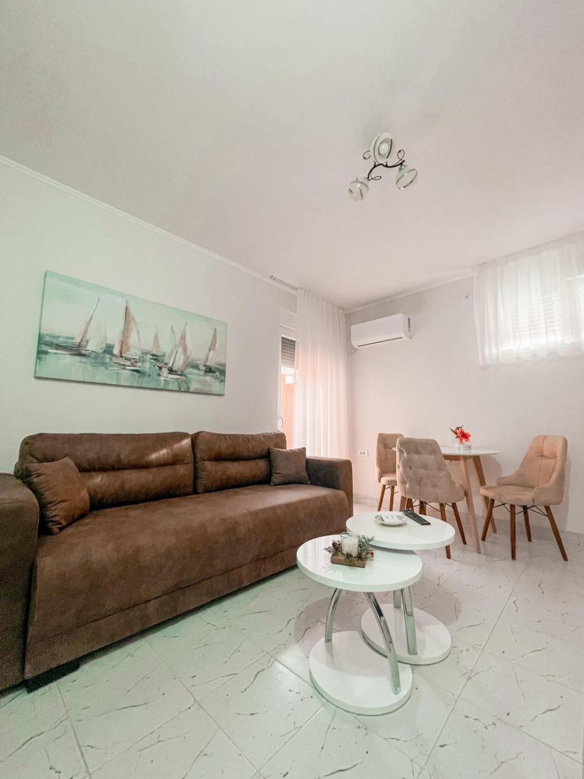 Motel Restoran Sunce Sremska Kamenica ภายนอก รูปภาพ