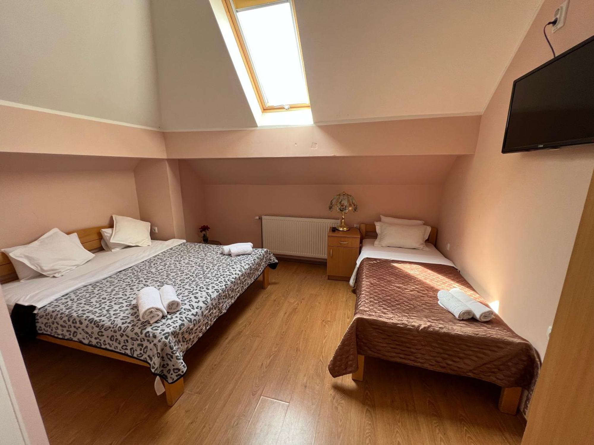 Motel Restoran Sunce Sremska Kamenica ภายนอก รูปภาพ